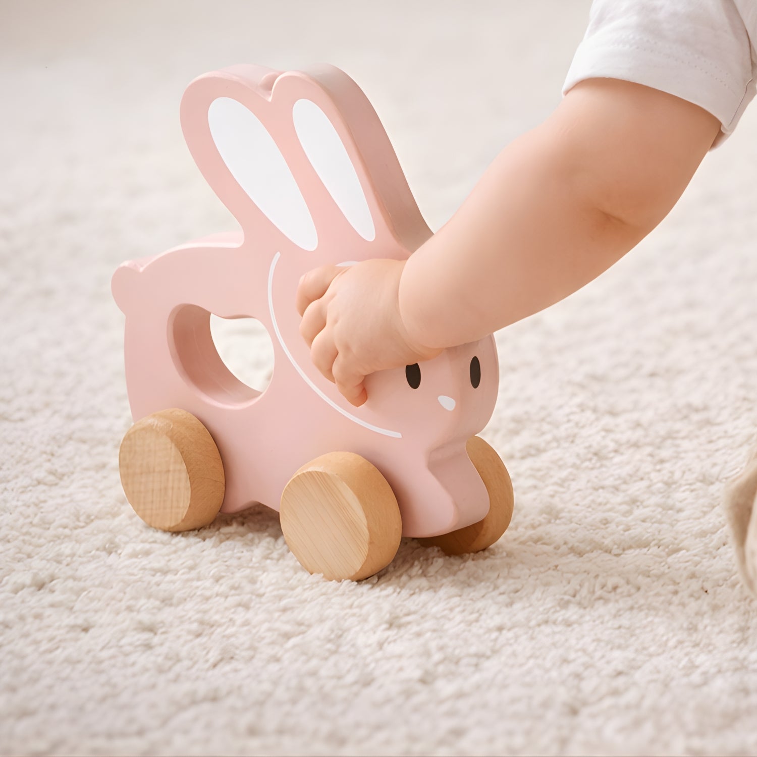 Petit Lapin rose à pousser en bois - Jouet bébé Montessori dès 1 an - JouetApprends